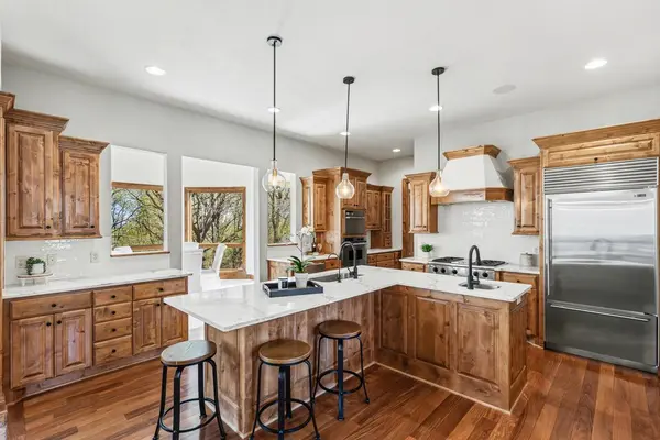 19043 Vogel Farm TRL, Eden Prairie, MN 55347