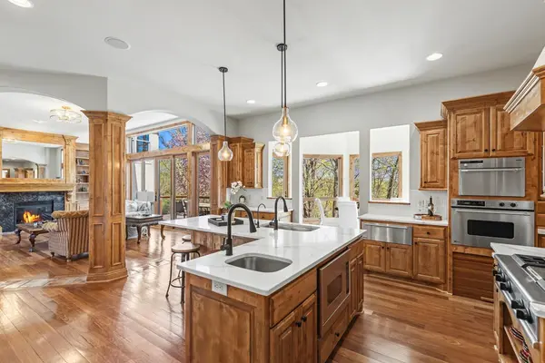 19043 Vogel Farm TRL, Eden Prairie, MN 55347