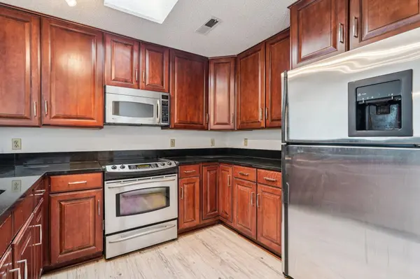 6145 Chasewood Pkwy #202, Minnetonka, MN 55343