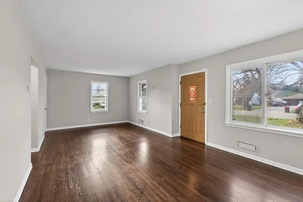 121 Roselawn AVE E, Maplewood, MN 55117