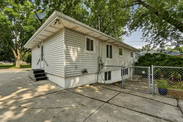 1706 34th ST NW, Rochester, MN 55901