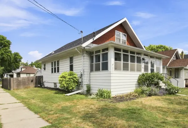 1021 9th AVE N, Fargo, ND 58102