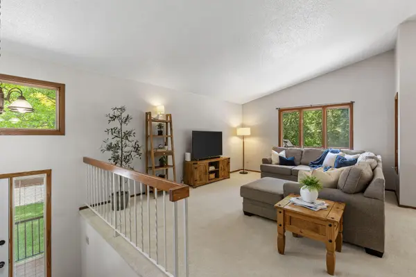 1595 Four Oaks RD, Eagan, MN 55121