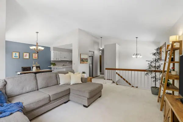 1595 Four Oaks RD, Eagan, MN 55121