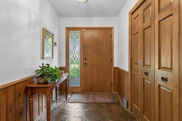 17380 Hampton CT, Minnetonka, MN 55345