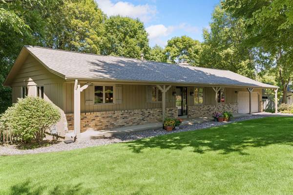17380 Hampton CT, Minnetonka, MN 55345