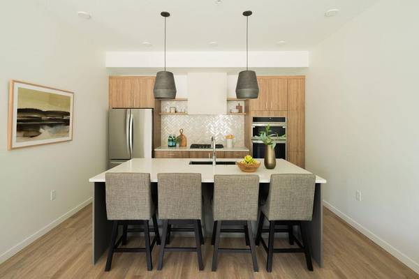 9 West DR, Excelsior, MN 55331