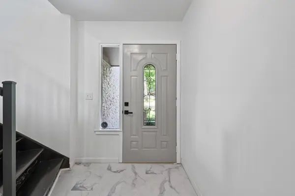 8041 60 1/2 AVE N, New Hope, MN 55428