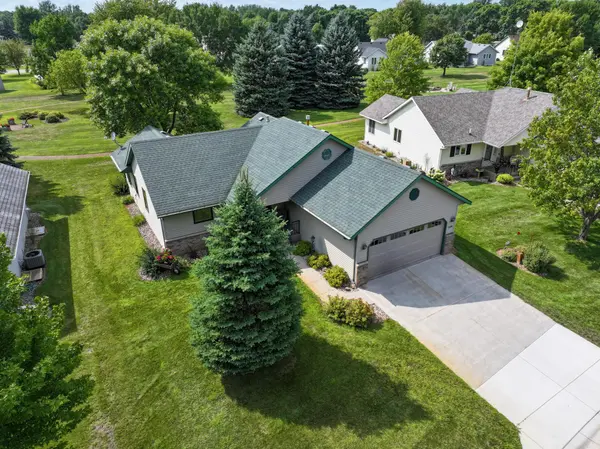 1276 Westbrook CIR, Alexandria, MN 56308