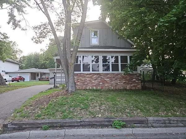 1069 Seminole AVE, West Saint Paul, MN 55118