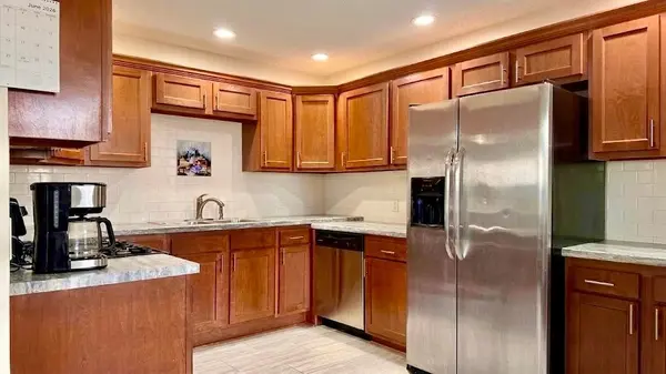7352 72nd LN N, Brooklyn Park, MN 55428