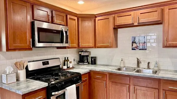 7352 72nd LN N, Brooklyn Park, MN 55428