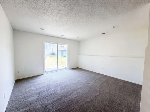 7476 Hampton LN, Shakopee, MN 55379