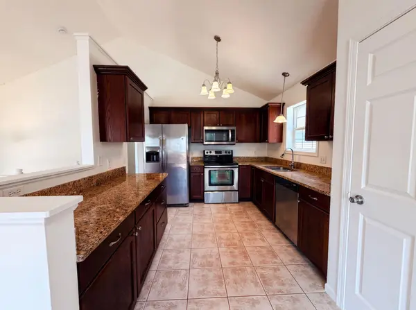 7476 Hampton LN, Shakopee, MN 55379