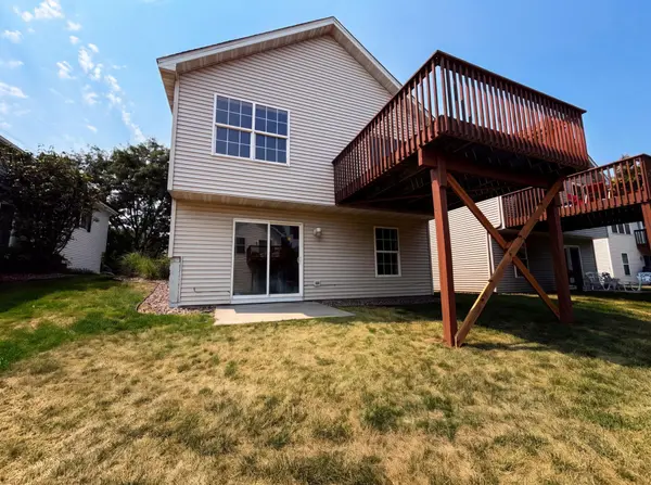 7476 Hampton LN, Shakopee, MN 55379