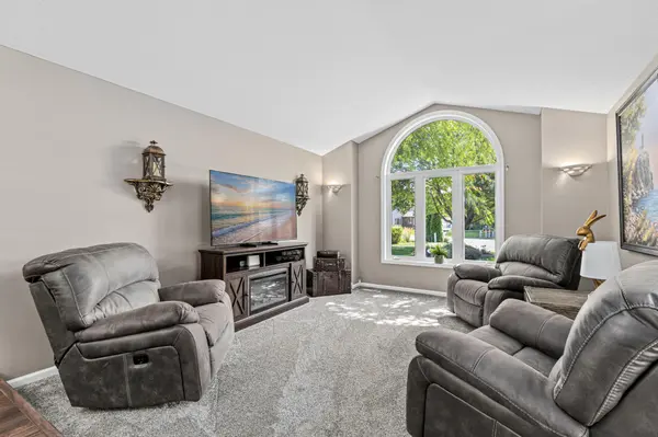 3110 Canyon CIR, Chaska, MN 55318
