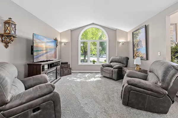 3110 Canyon CIR, Chaska, MN 55318