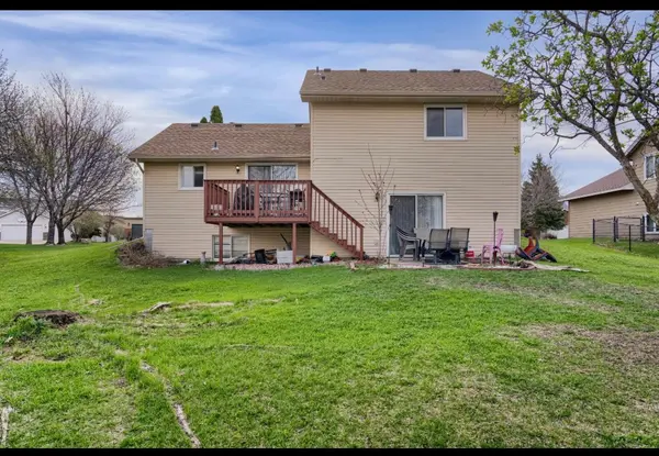 9119 Regent Pkwy, Brooklyn Park, MN 55443