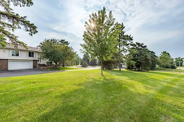 1303 W 140th ST, Burnsville, MN 55337