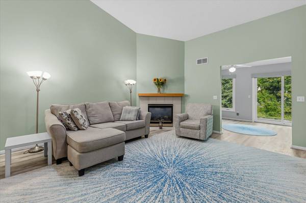 7856 Heinbuch TRL, Woodbury, MN 55125