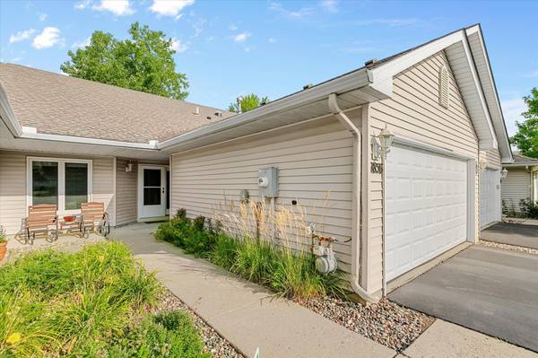 7856 Heinbuch TRL, Woodbury, MN 55125