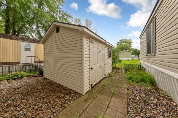 101 Jaybee LN, Mankato, MN 56001