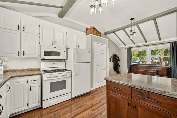 103 4th St SW, Stewartville, MN 55976