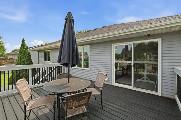 653 Grayhawk Dr, Mankato, MN 56001