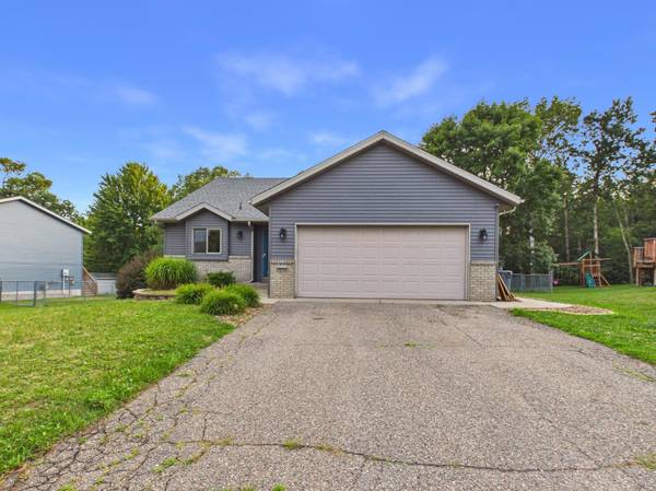 1104 Summit WAY, Sauk Rapids, MN 56379