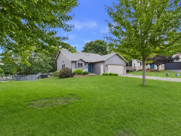 1104 Summit WAY, Sauk Rapids, MN 56379