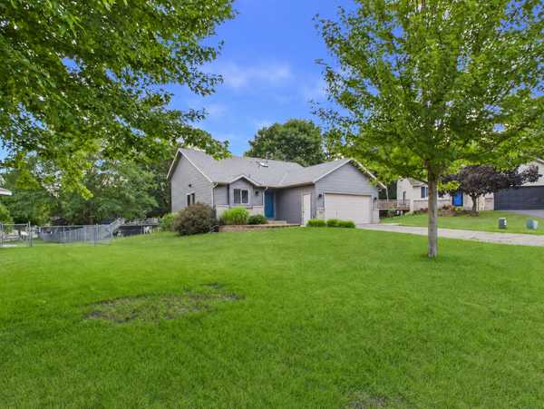 1104 Summit WAY, Sauk Rapids, MN 56379