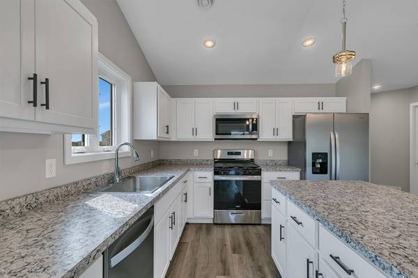 24289 Forest View CIR, Saint Augusta, MN 56301