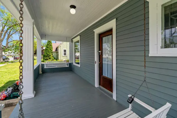 615 1st ST, Kenyon, MN 55946