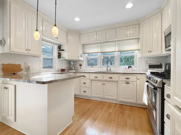 251 W Lake ST, Excelsior, MN 55331