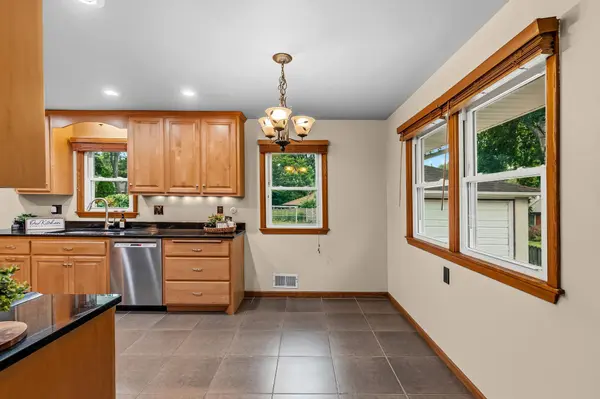 1843 Grant RD, Arden Hills, MN 55112