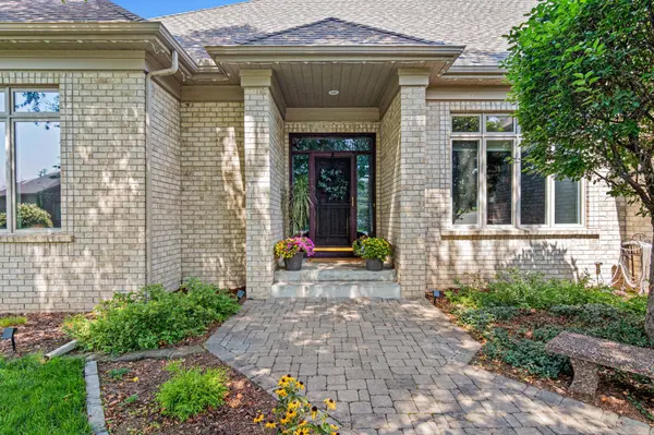 23 Ashbury CT, Hudson, WI 54016