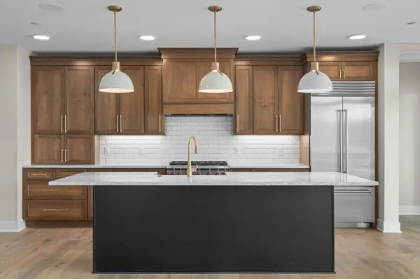 1 Hill Farm Rd #109, North Oaks, MN 55127