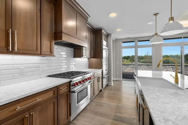1 Hill Farm Rd #109, North Oaks, MN 55127