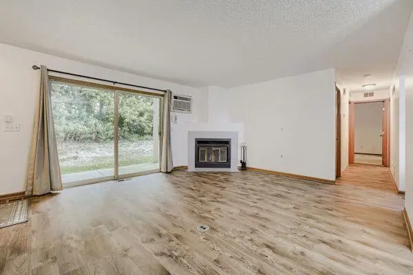 8777 Jasmine LN, Eden Prairie, MN 55344