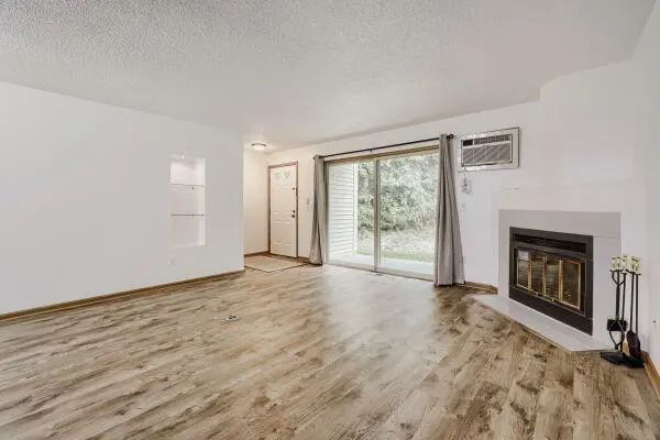 8777 Jasmine LN, Eden Prairie, MN 55344