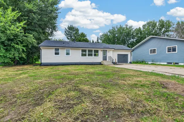 1211 Sunnyside DR, Farmington, MN 55024