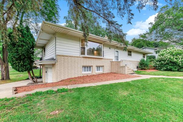 1035 Cannon AVE, Shoreview, MN 55126