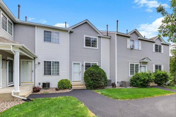 9118 Scarlet Globe DR, Eden Prairie, MN 55347
