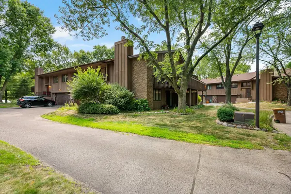 2632 Aspen CT, White Bear Lake, MN 55110