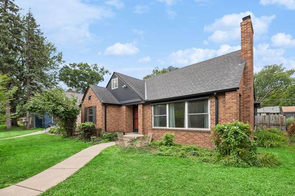 2011 Vincent AVE N, Minneapolis, MN 55411