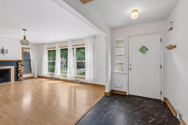 2011 Vincent AVE N, Minneapolis, MN 55411