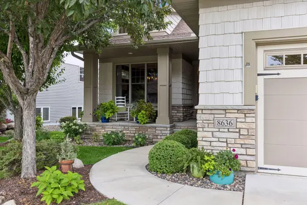 8636 Lake Riley DR, Chanhassen, MN 55317