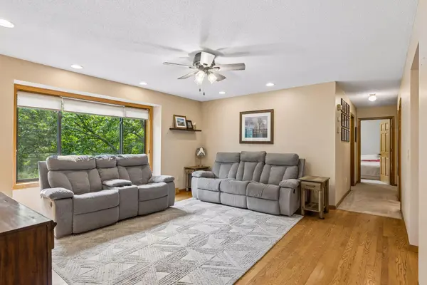 1076 Cottonwood DR, Hudson, WI 54016
