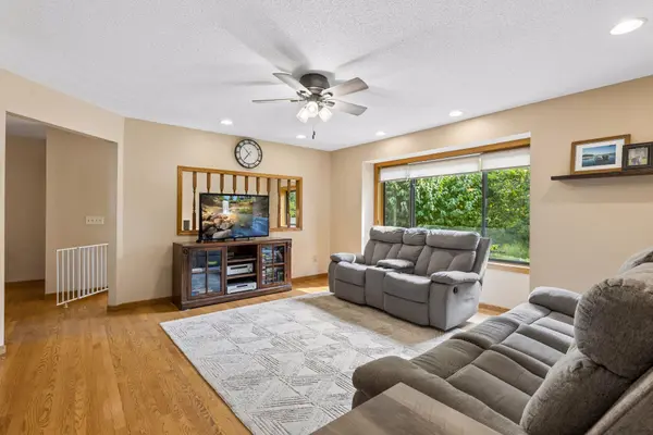 1076 Cottonwood DR, Hudson, WI 54016