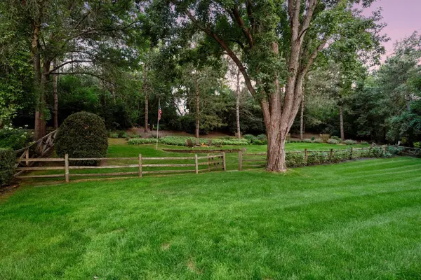 235 Hollander RD, Wayzata, MN 55391